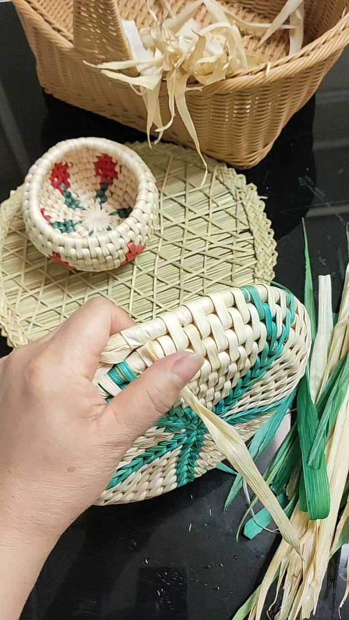 玉米叶编织变废为宝