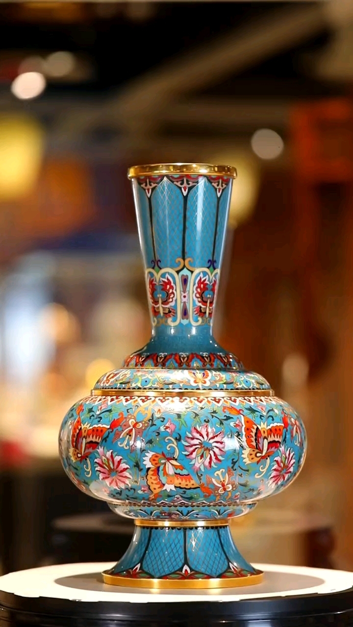 中国工艺美术大师张同禄老师景泰蓝作品——蝶花瓶