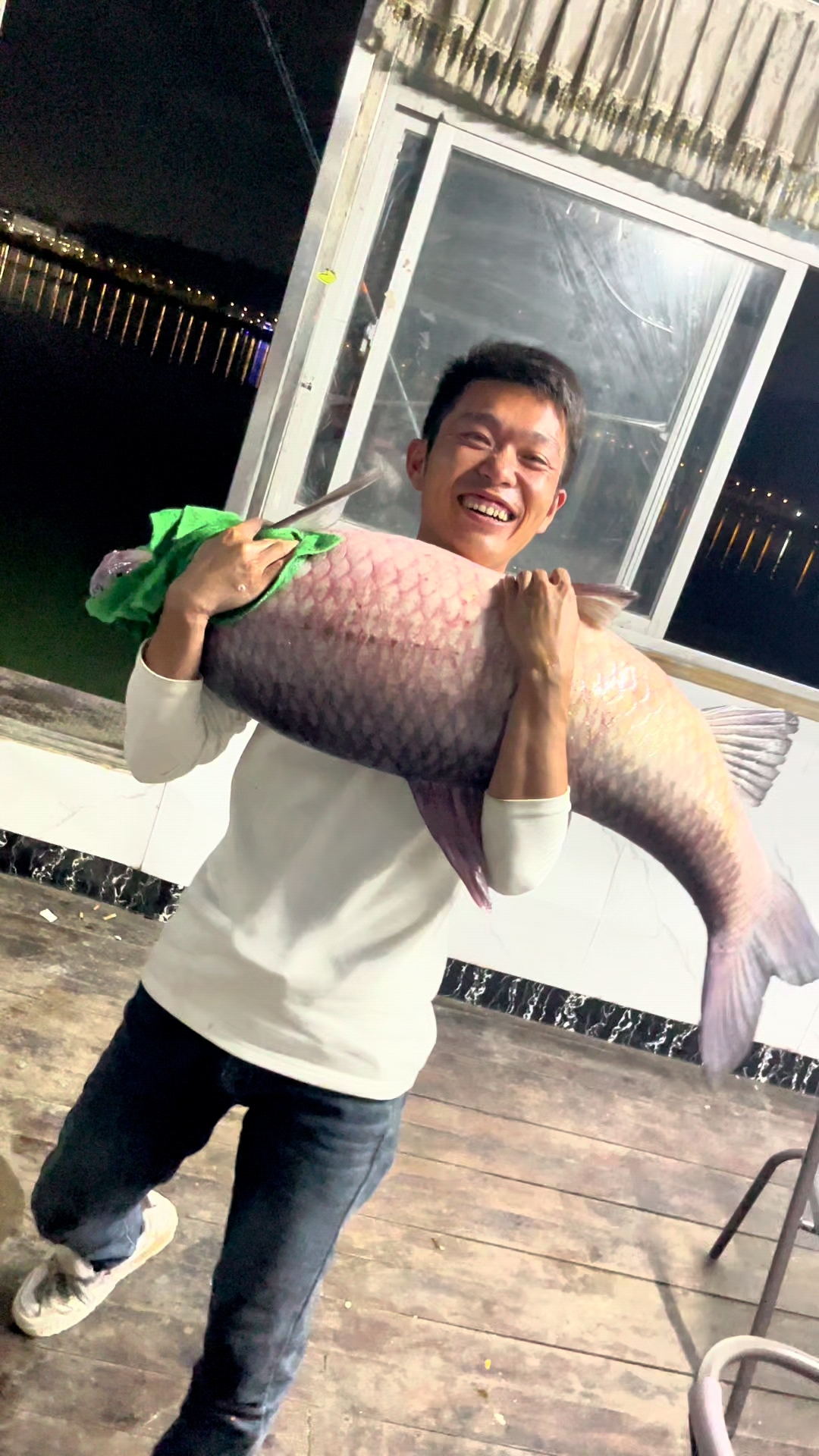 野钓最大的魅力就是你永远不知道下一条有多大,东江40斤青鱼!