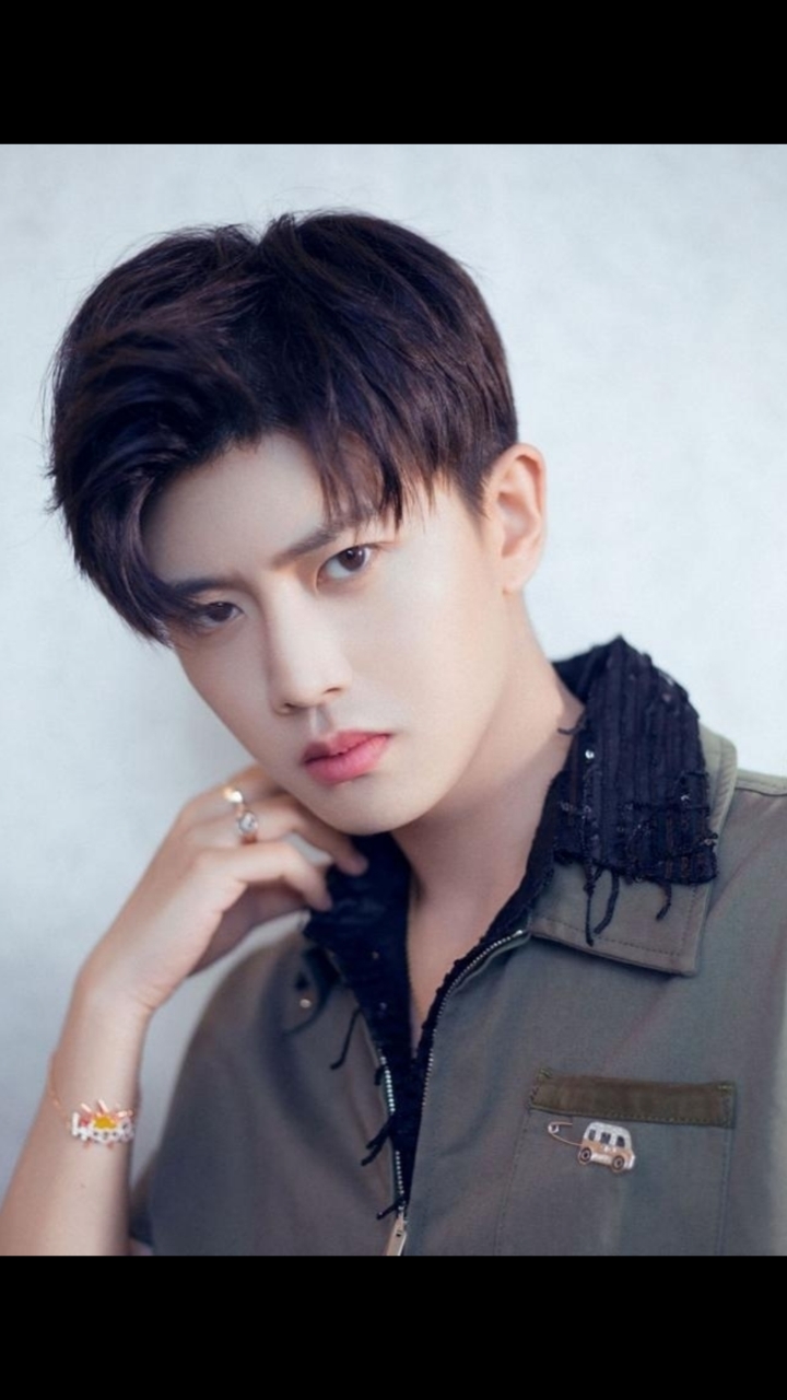 汪嘉伦英俊帅气我喜欢的演员!-度小视