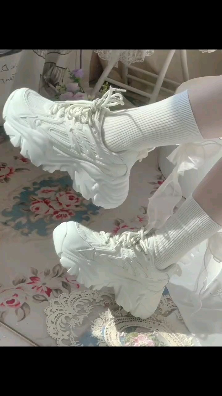 今天慢跑是运动鞋搭配小白袜