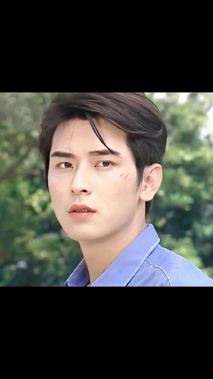 陈冠霖,现代装也很帅气哦!