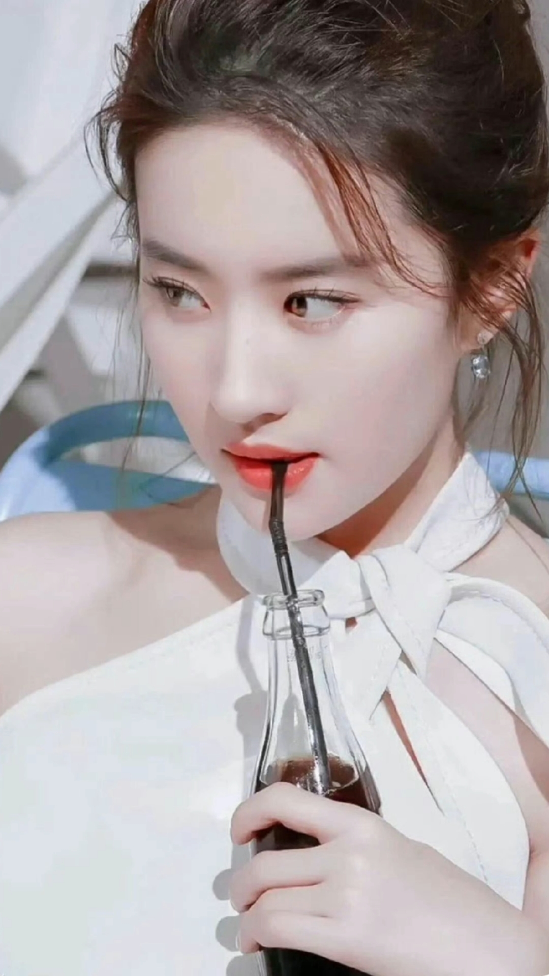 刘亦菲,你这小眼神在看谁呢?