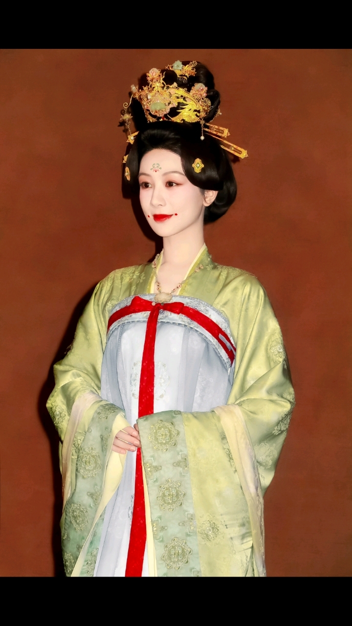 杨紫的唐风妆造,好雍容华贵,期待紫妹的《国色芳华》!