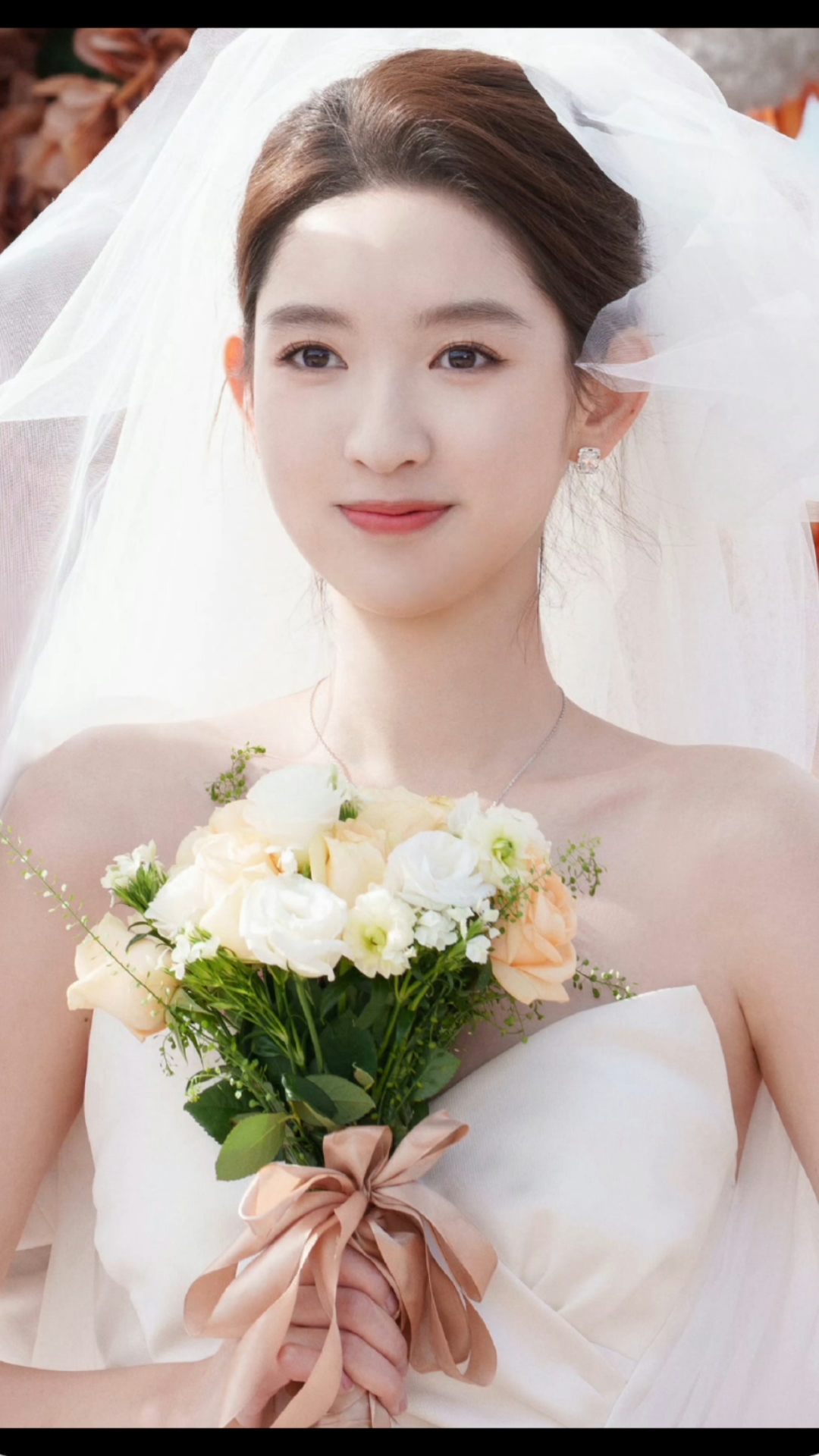 王玉雯婚纱造型,楚楚动人!