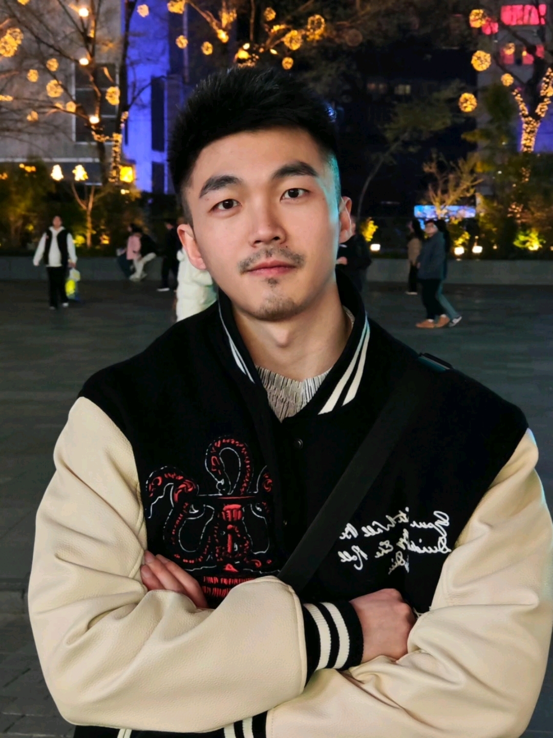 英俊帅气的胡子小哥