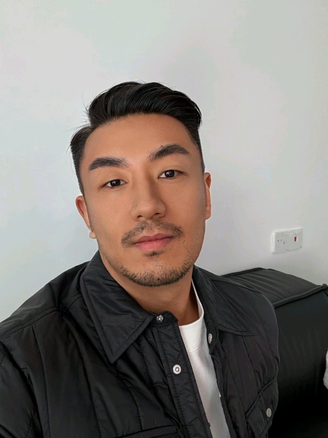 帅气的胡子小哥