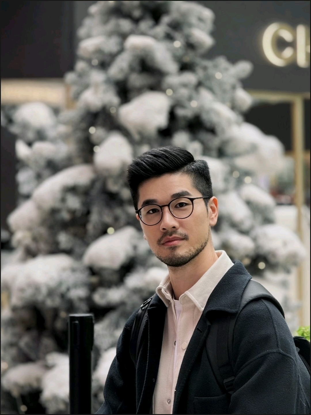 浓颜系胡子小帅哥