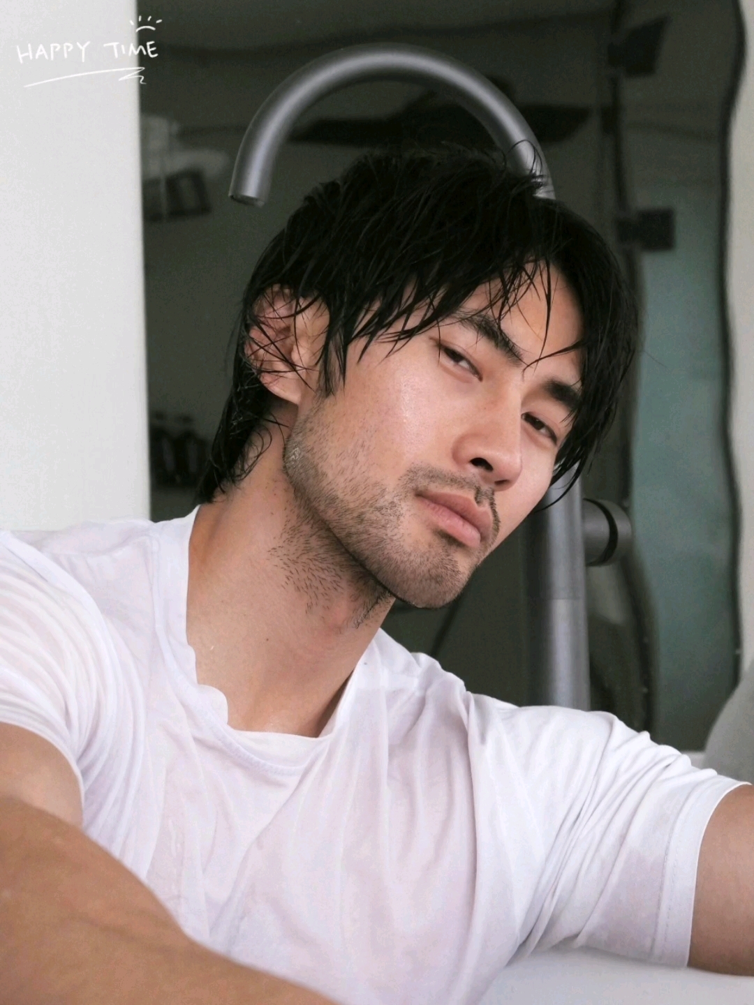 英俊帅气的胡子小哥