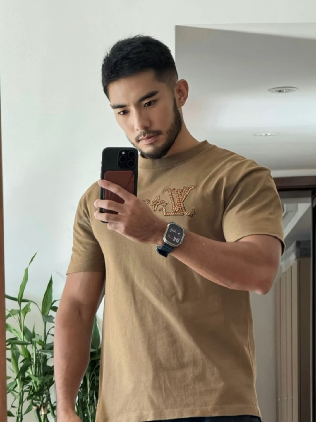 英俊帅气的胡子小哥哥