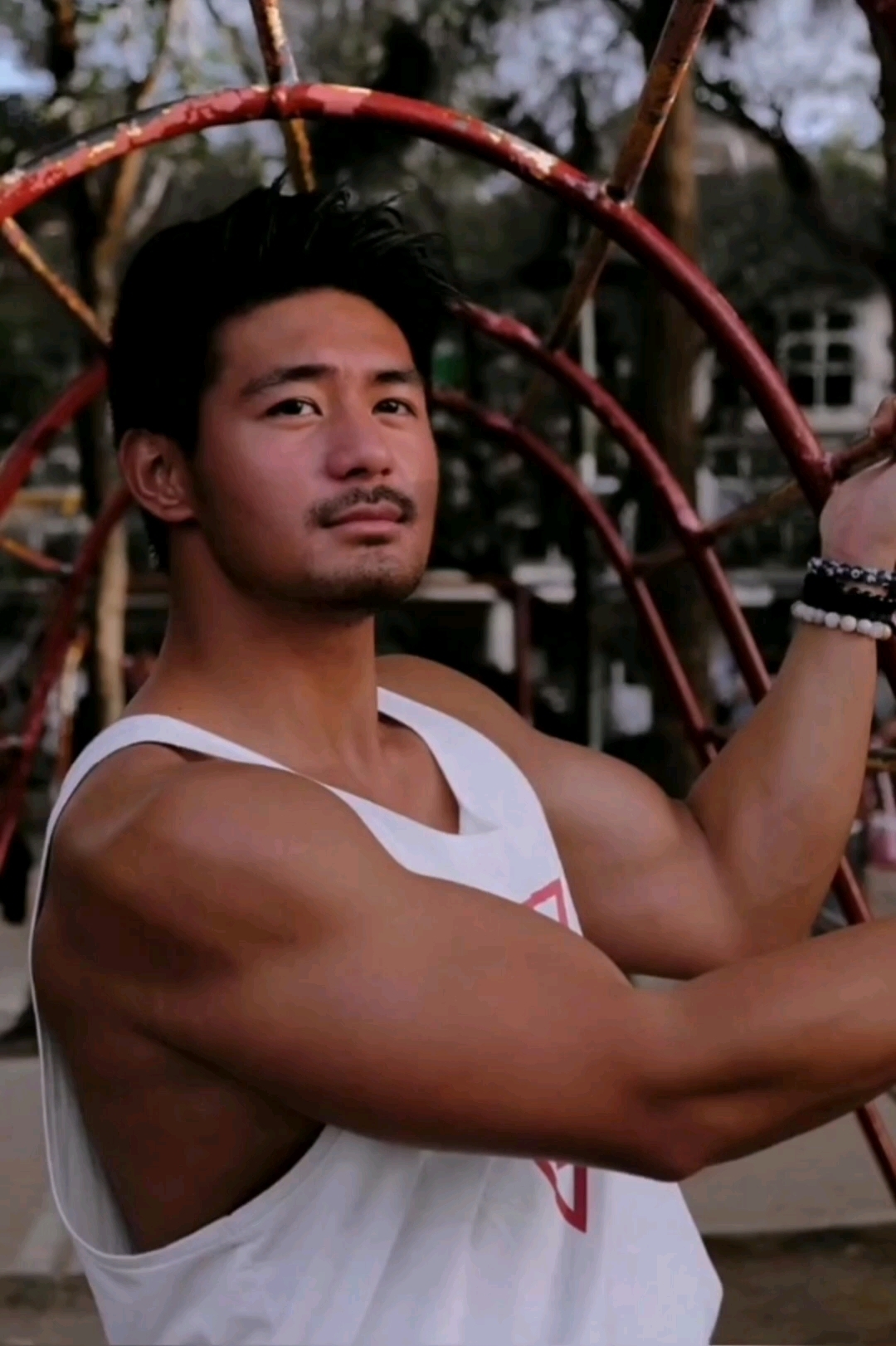 颜值很高的胡子帅哥