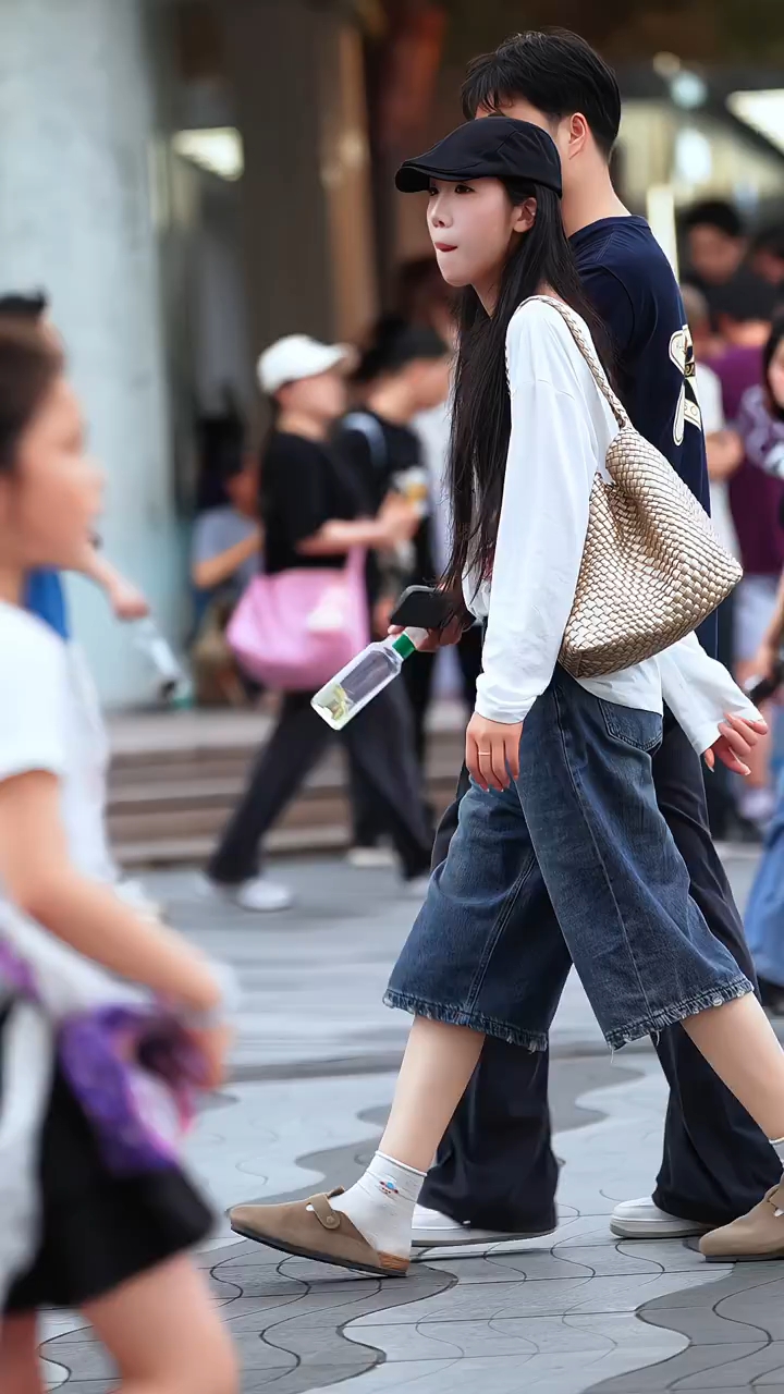 上海街拍,时尚元素与现代气息完美结合