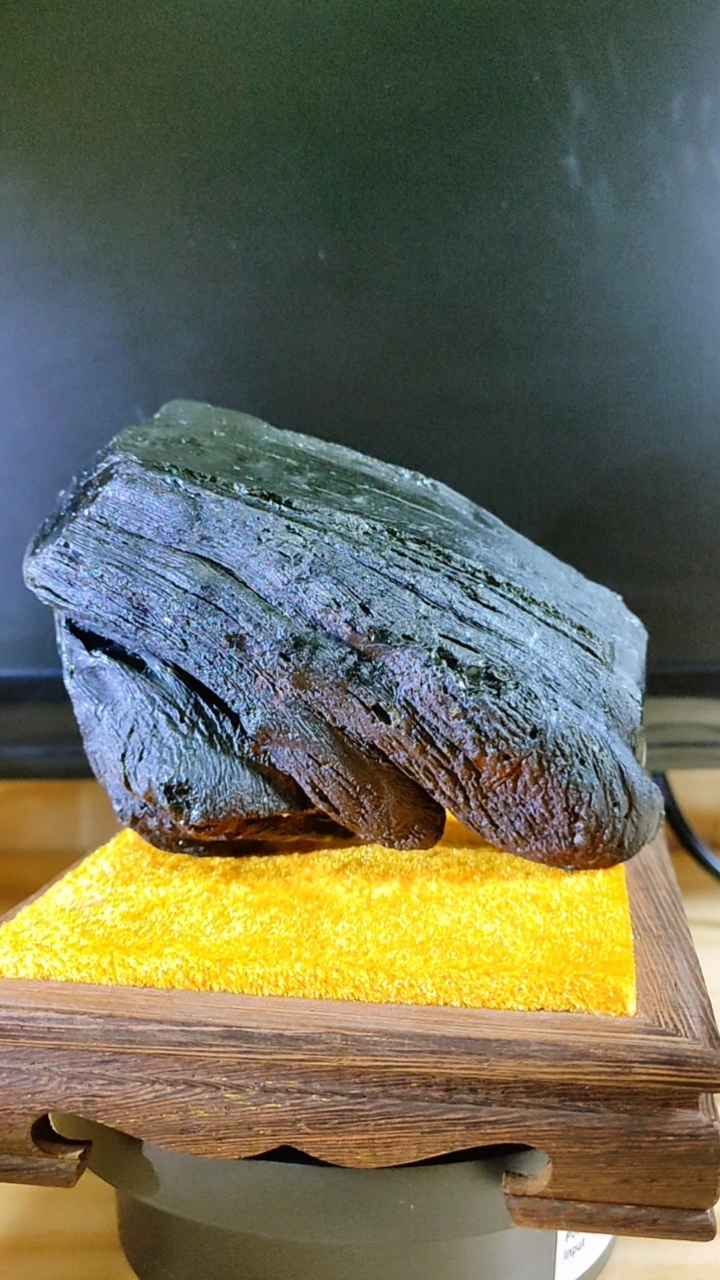 纯橄无球粒石陨石