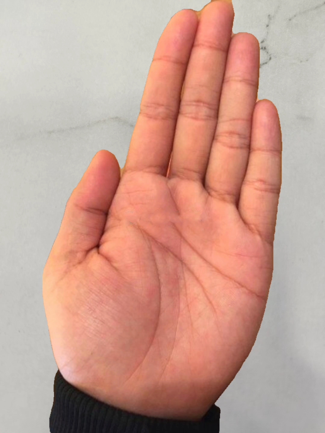 手纹中感情线出断开分叉,这对感情是很不利的