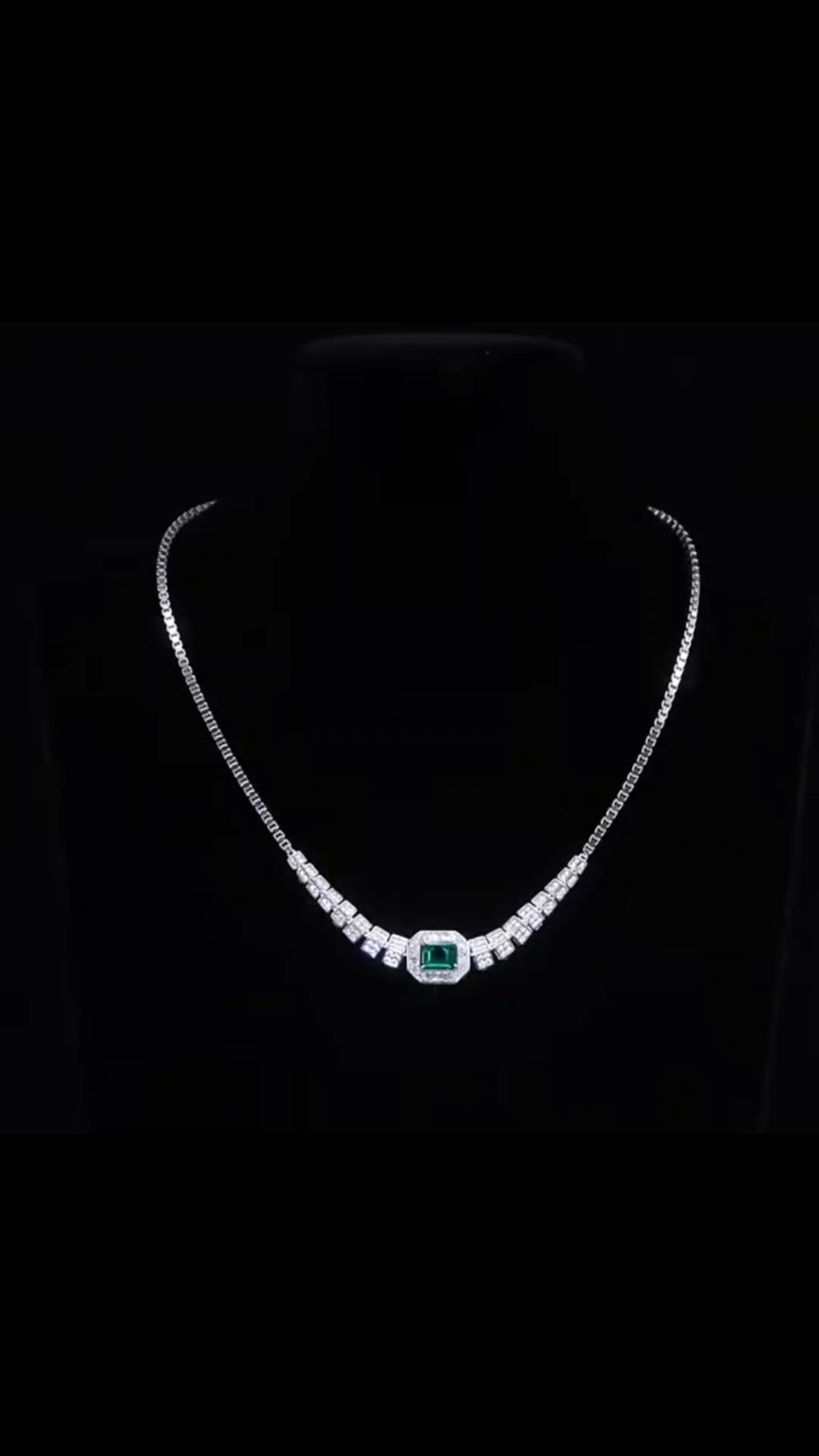 精美祖母绿珠宝璀璨项链