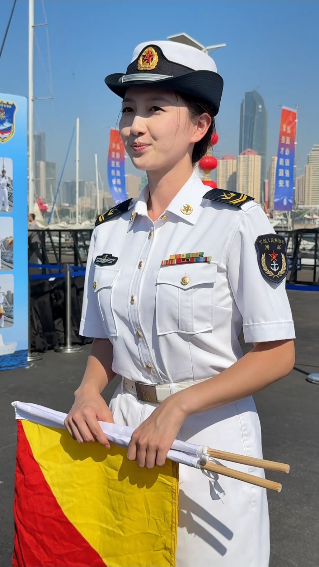 英姿飒爽海军女战士!