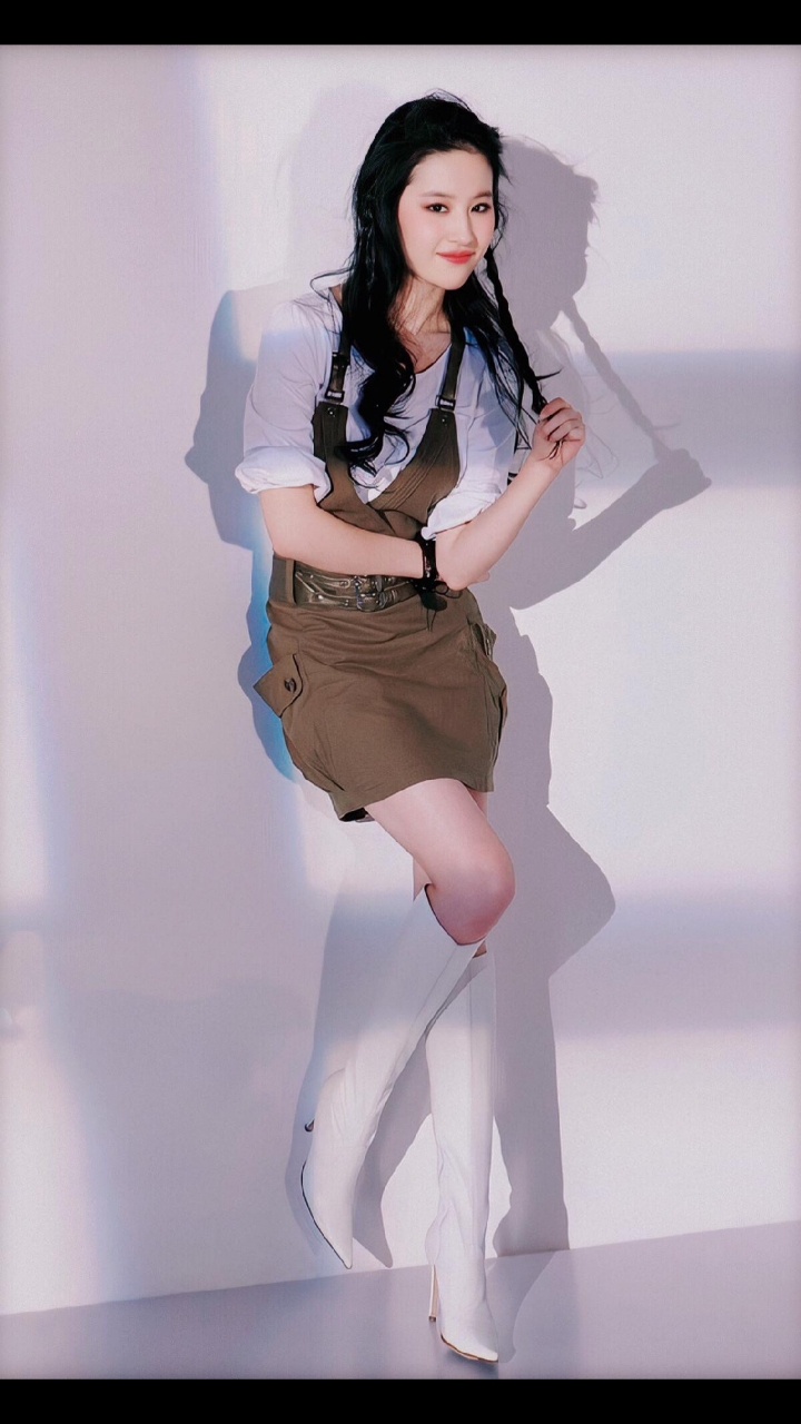 神仙姐姐刘亦菲也会穿露脐装,真是美晕了