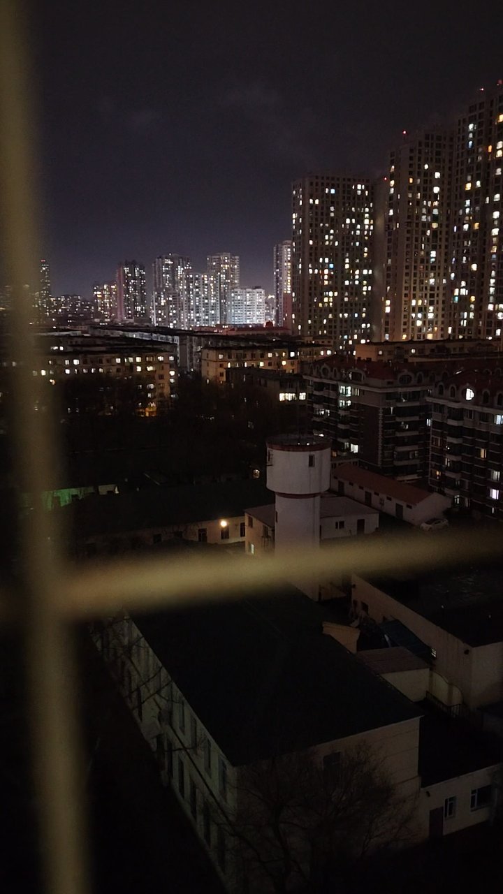 哈尔滨道外区的夜晚高楼林立,万家灯火通明～赞赞