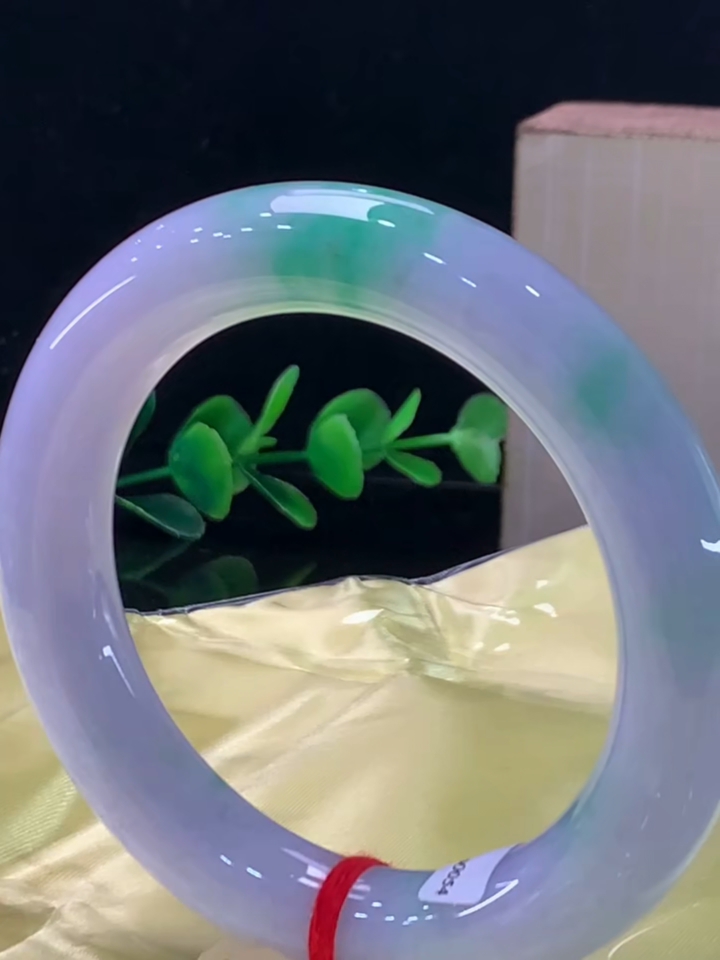 天然翡翠手镯,完美细腻水润,紫飘绿圆条,龙文翠玉