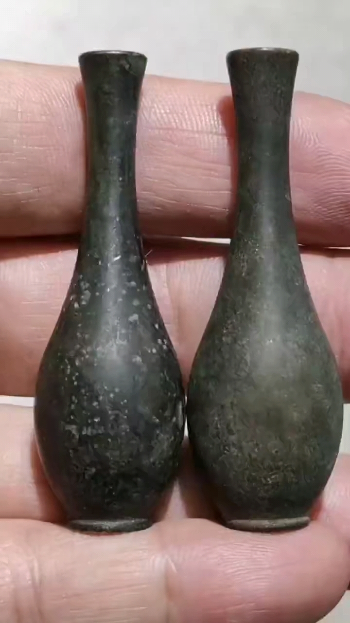 清代铜瓶  铜香插一对 全品厚重 高5.9厘米