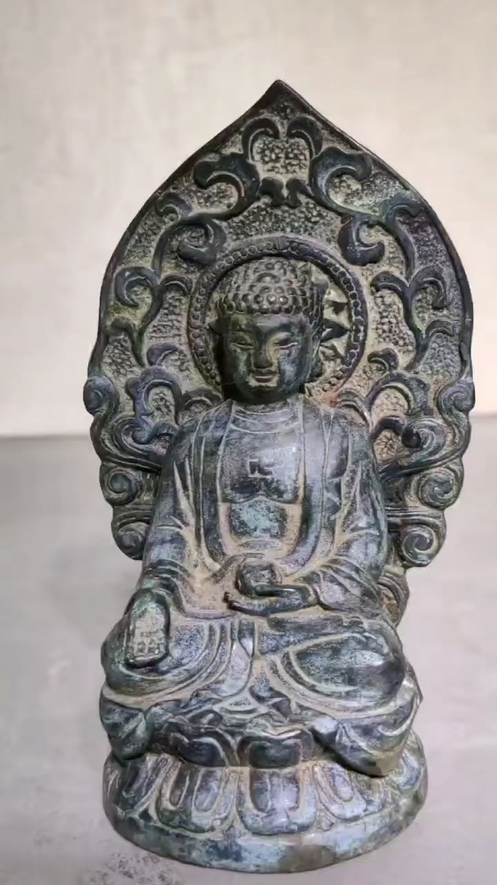 清代老铜器背光铜佛,神态好,包浆自然,高12.2厘米左右 好