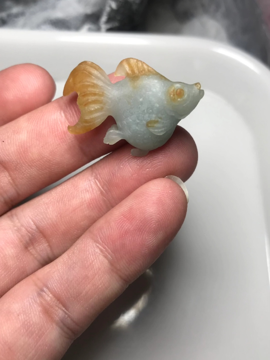 精品俏色翡翠鱼挂件