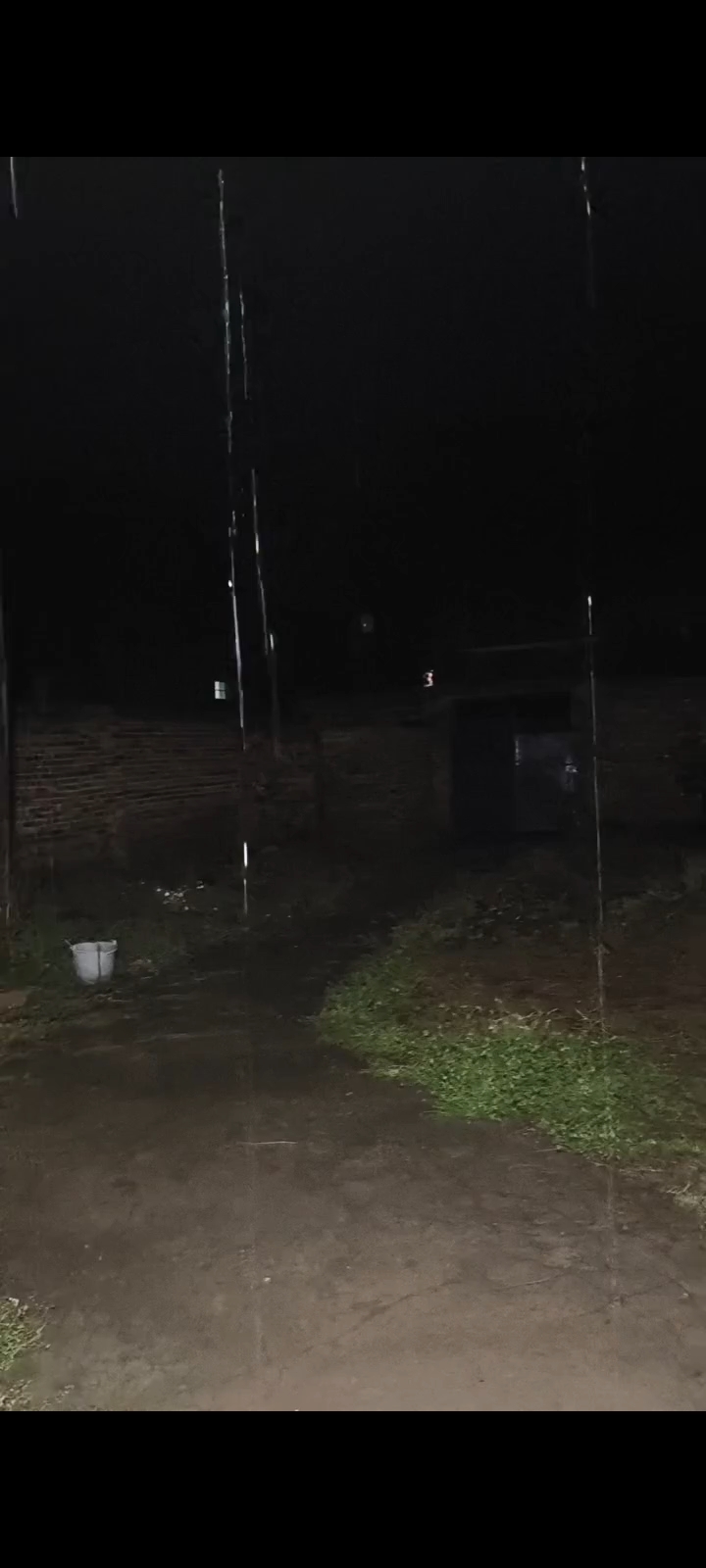 晚上刚回家就下起了大雨