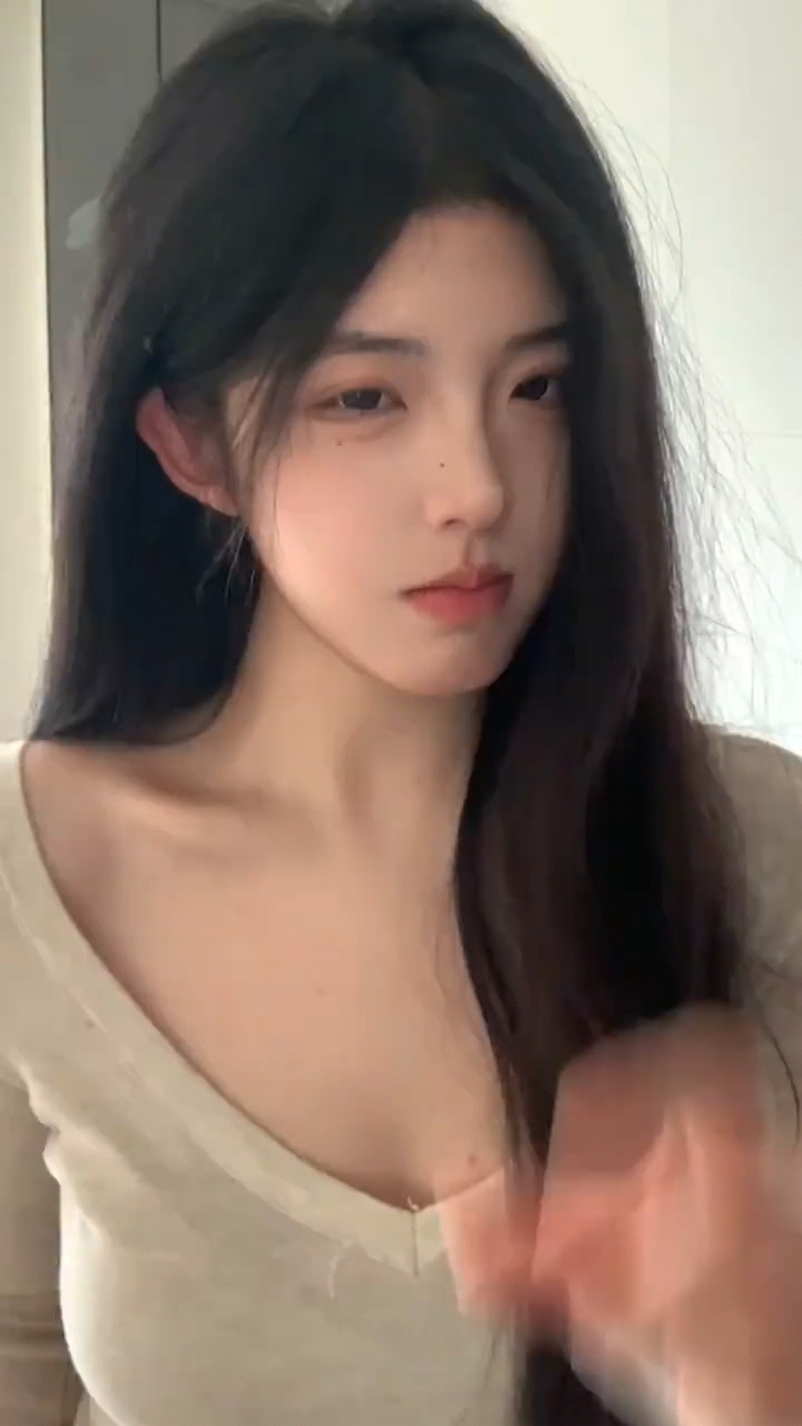 这个美女姐姐好看