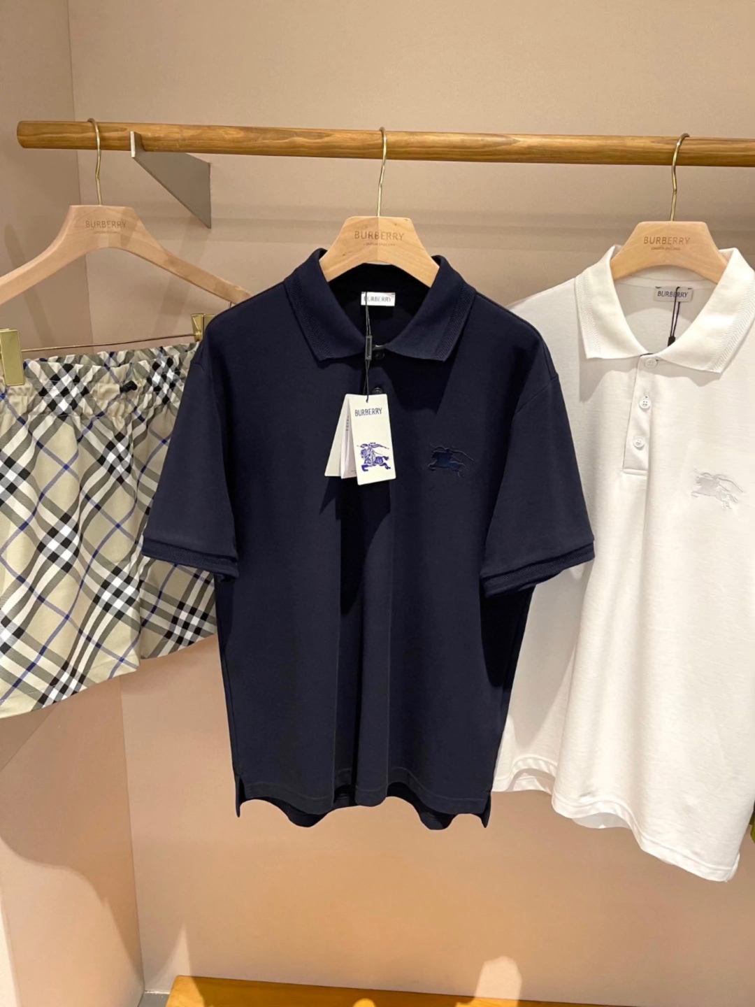 巴宝莉短袖polo衫,简单大方得体