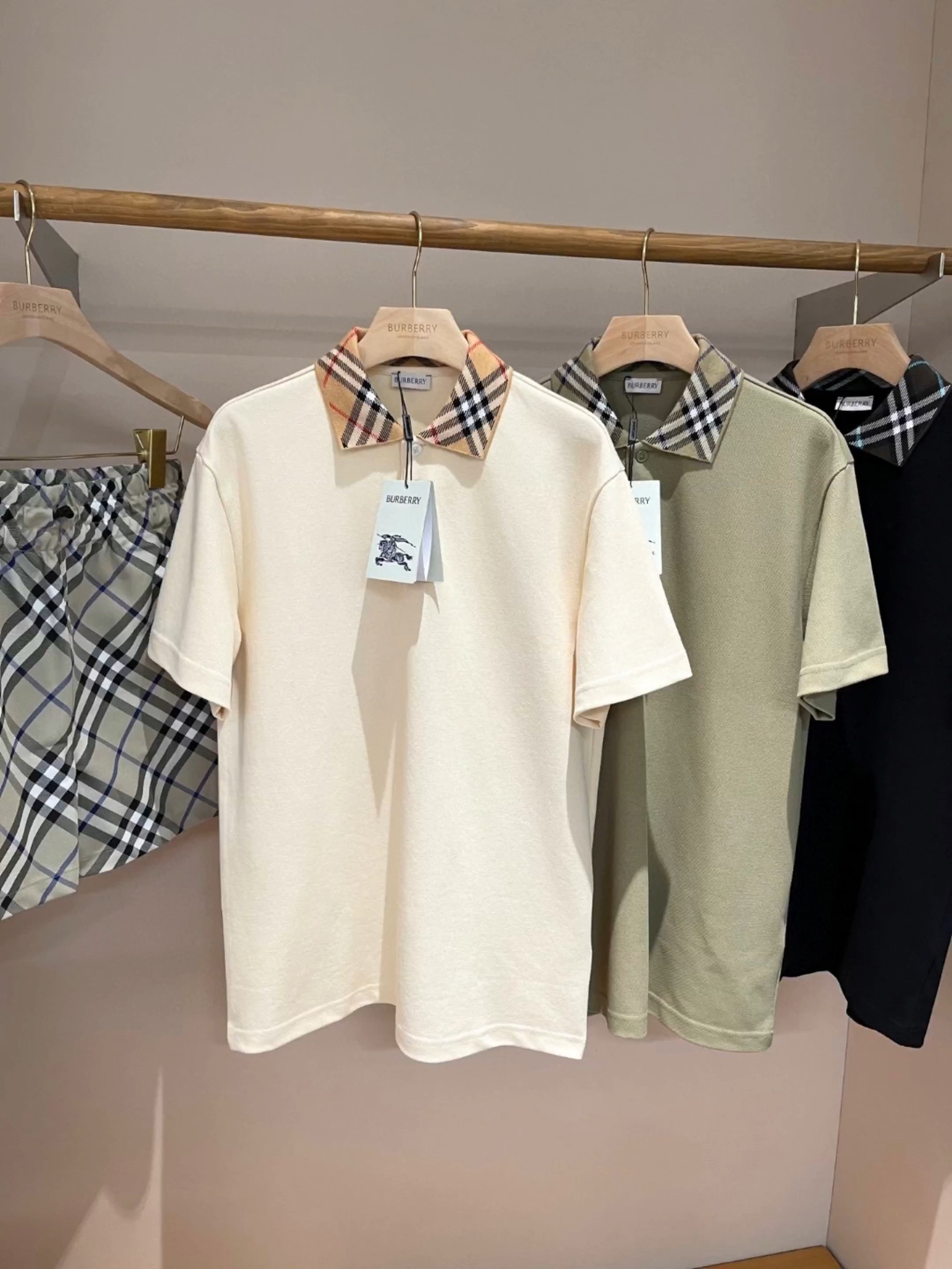 巴宝莉新款短袖polo衫,商务与休闲皆可完美驾驭