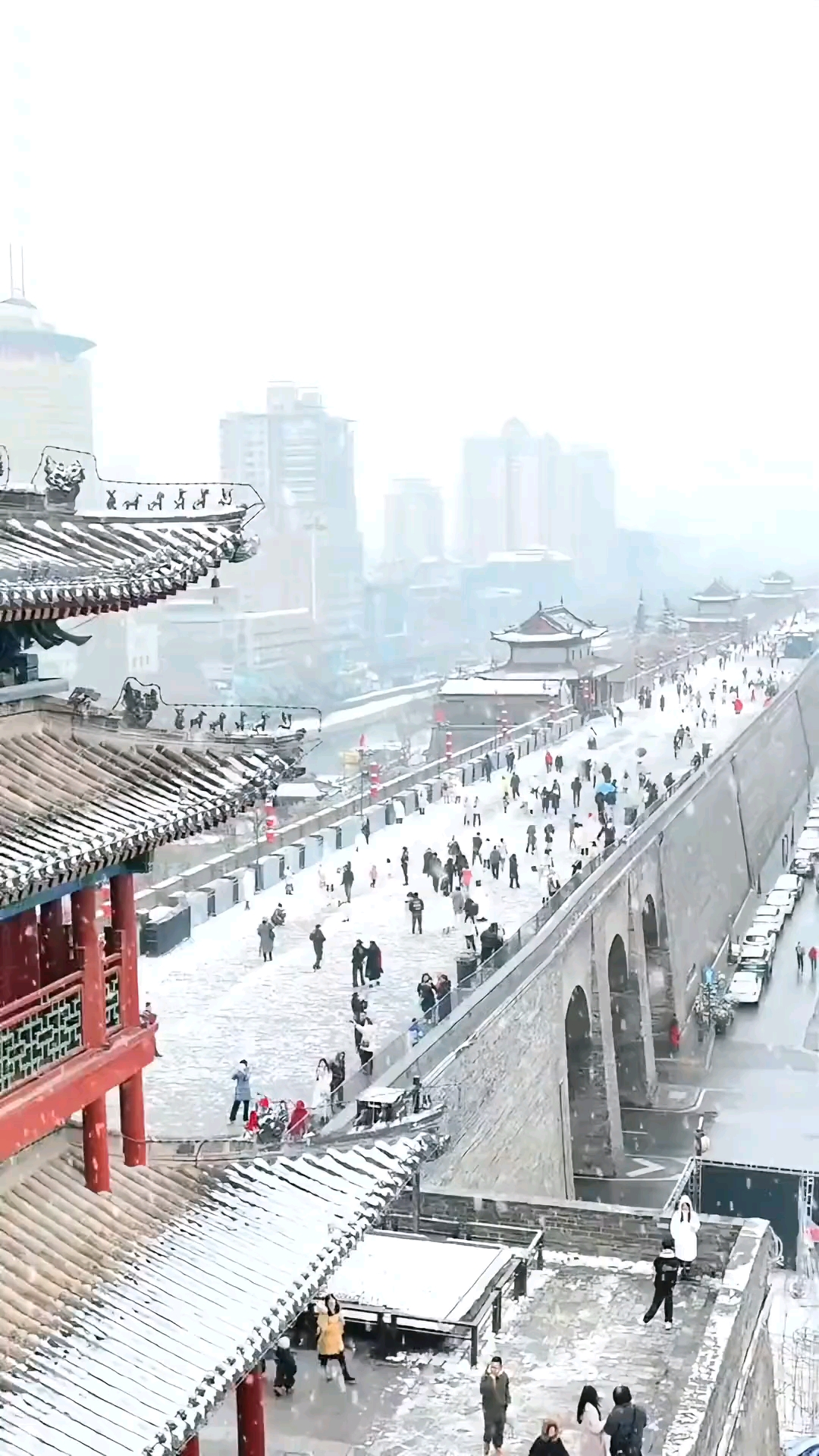 西安古城雪景图片