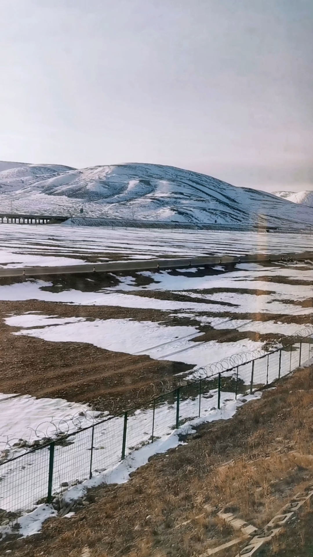 西藏唐古拉山沿途的风景
