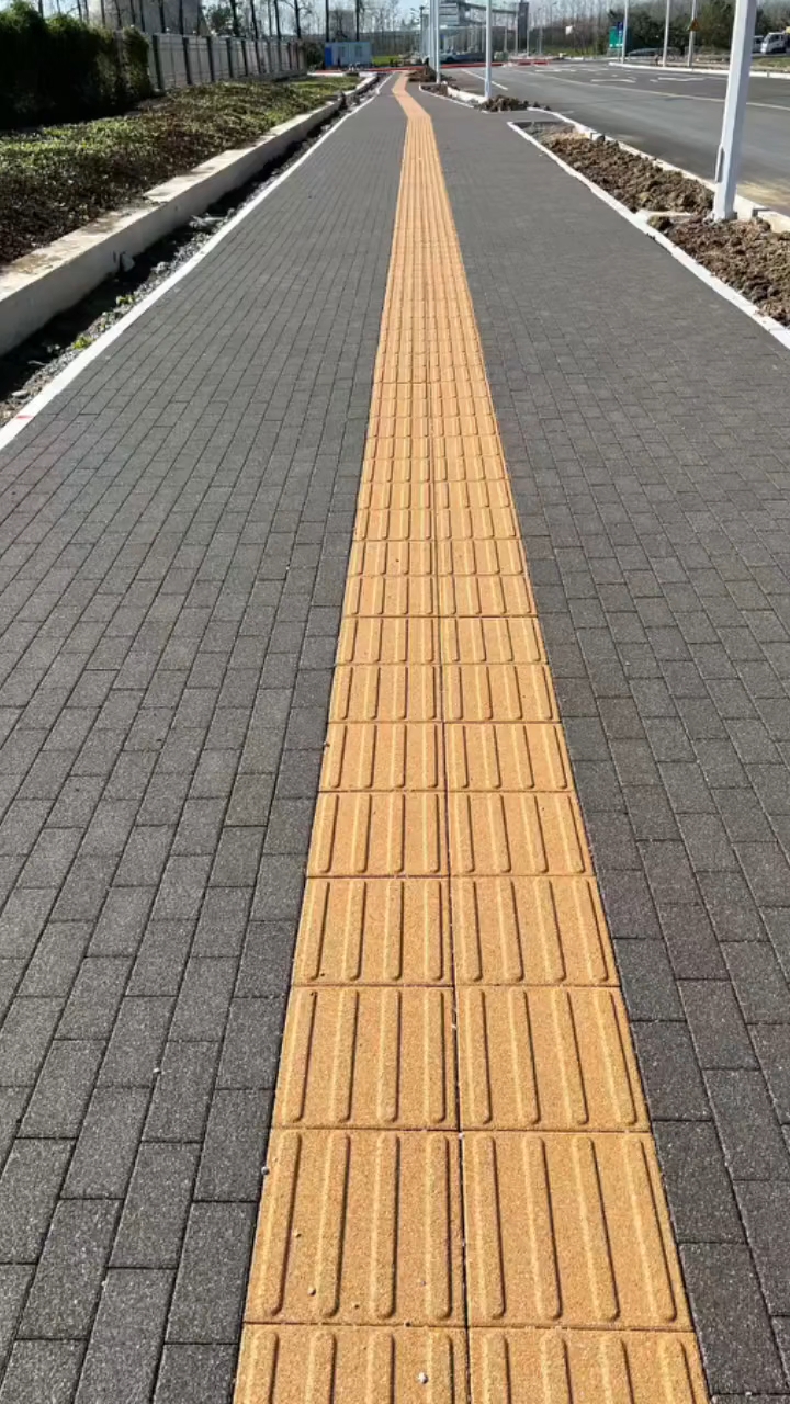 路乾陶瓷透水砖,人行道路铺装效果实拍图