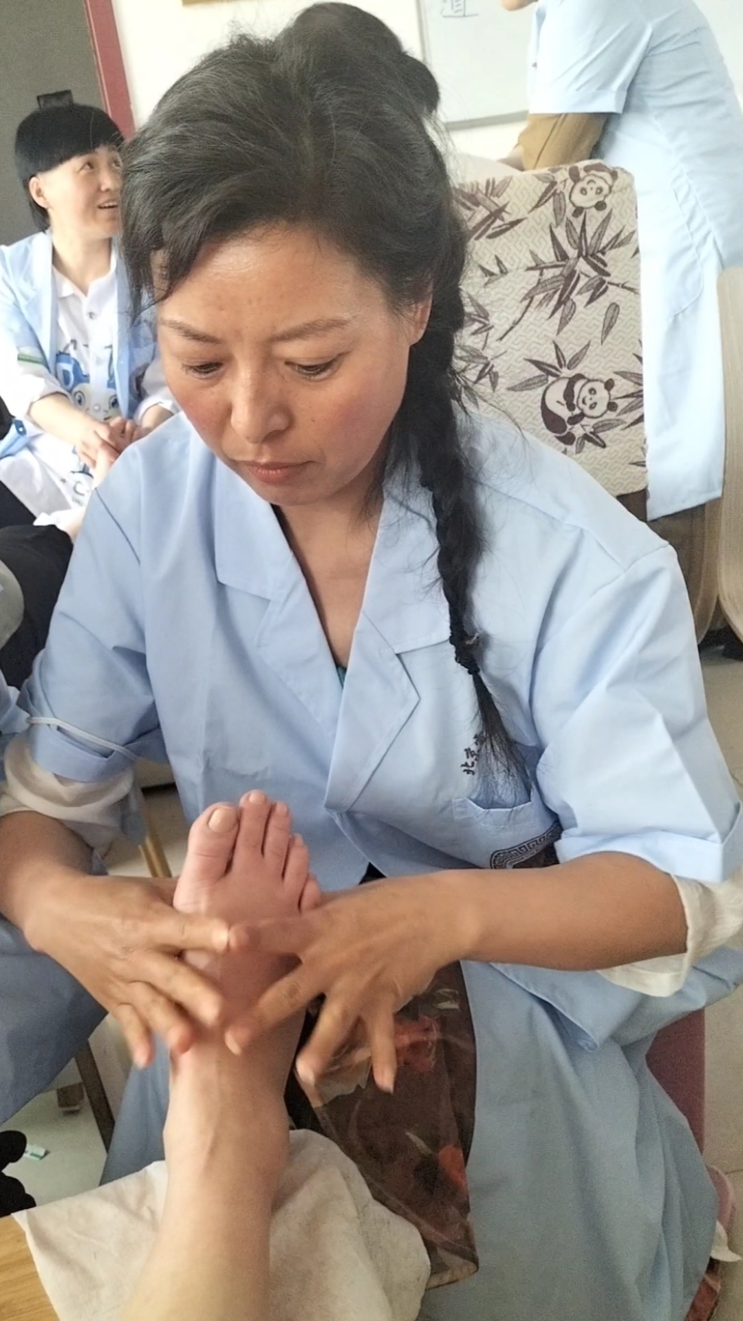 张雪儿老师现场实操,手法熟练,技术特别棒