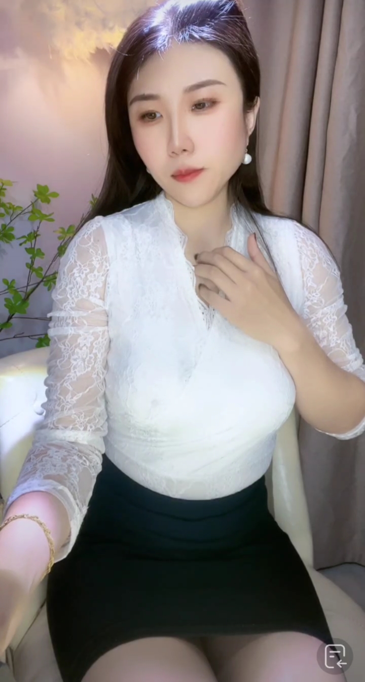 身高170的山东美女车模,典型的御姐风格,35岁依然魅力无比