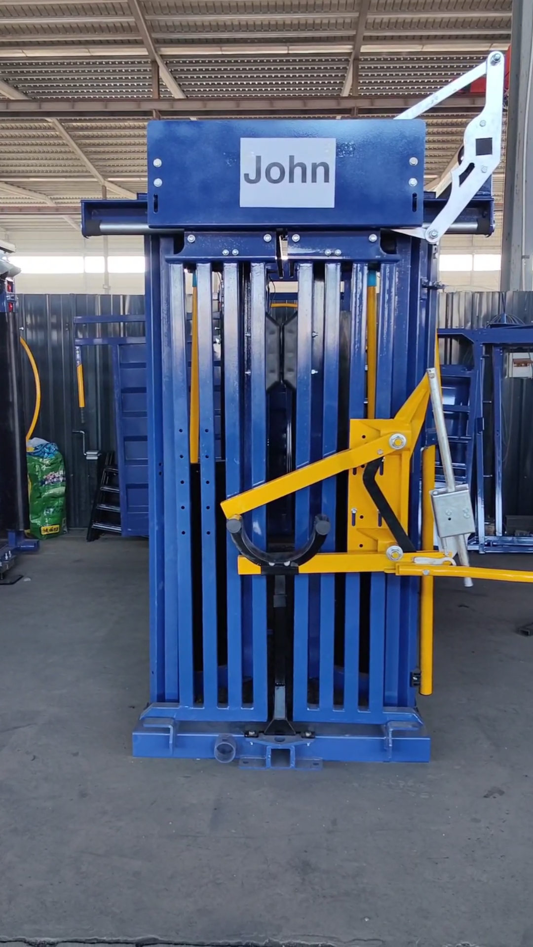 新型保定架做手术防疫配种打耳标都非常的方便