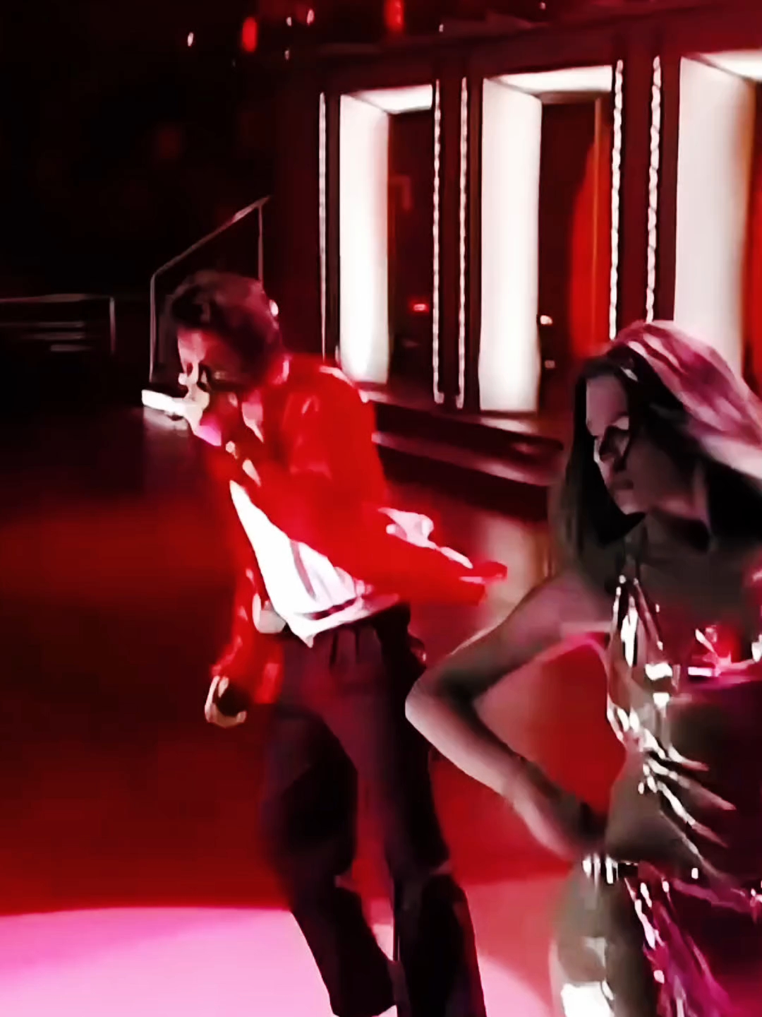 迈克尔杰克逊御用女伴舞!人称"扭断魂"