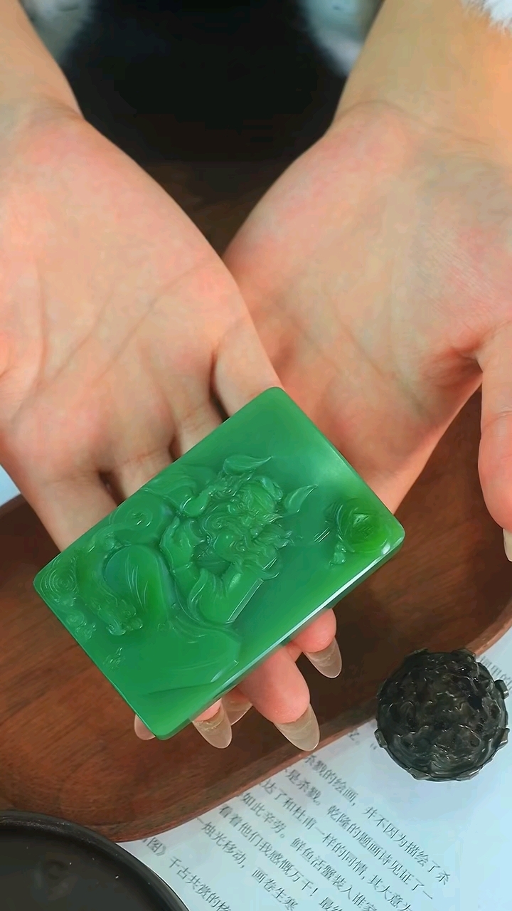和田玉老坑阳绿碧玉挂件牌子钟馗,油性十足,精雕钟馗