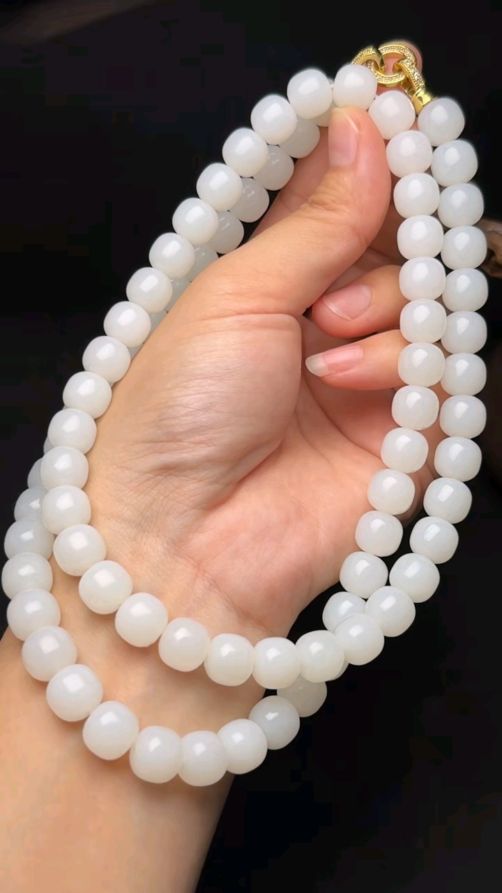 和田玉老型珠项链 白度一级 密度高 打灯细腻 油性一流