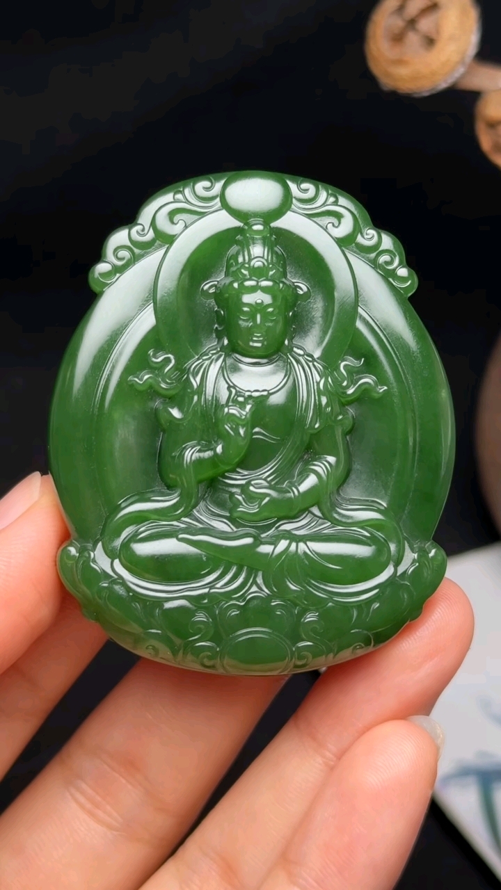 和田玉挂件观音菩萨 碧玉老料 色泽阳绿 密度好 油性一流