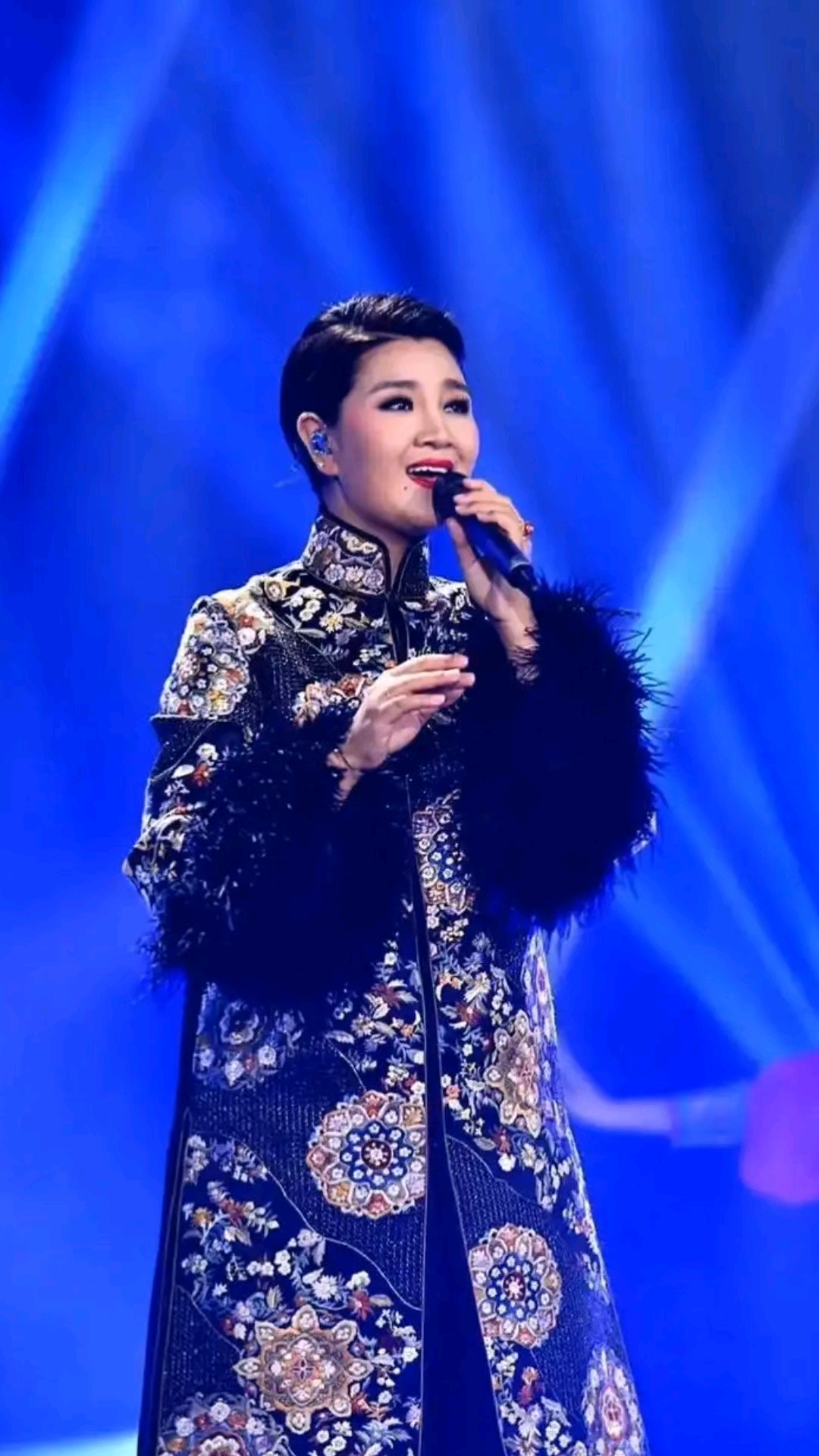 呼伦贝尔大草原 女中音歌唱家