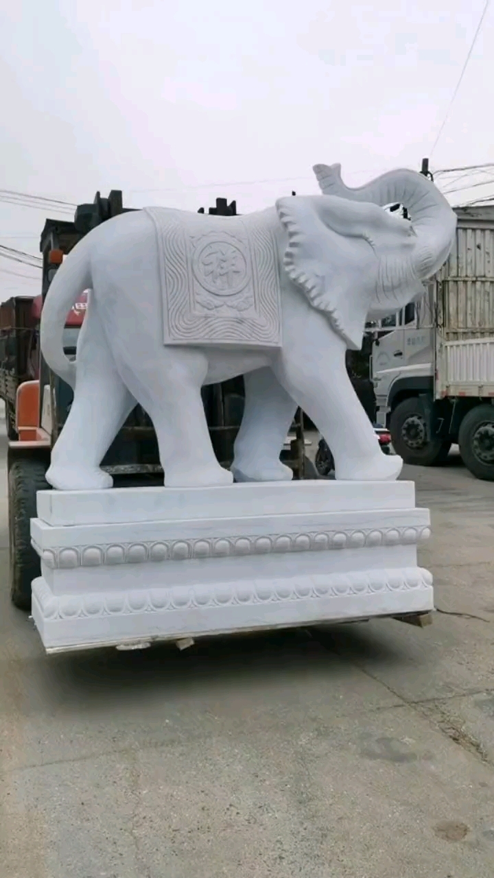 汉白玉石雕大象公司酒店门口摆件装车发货