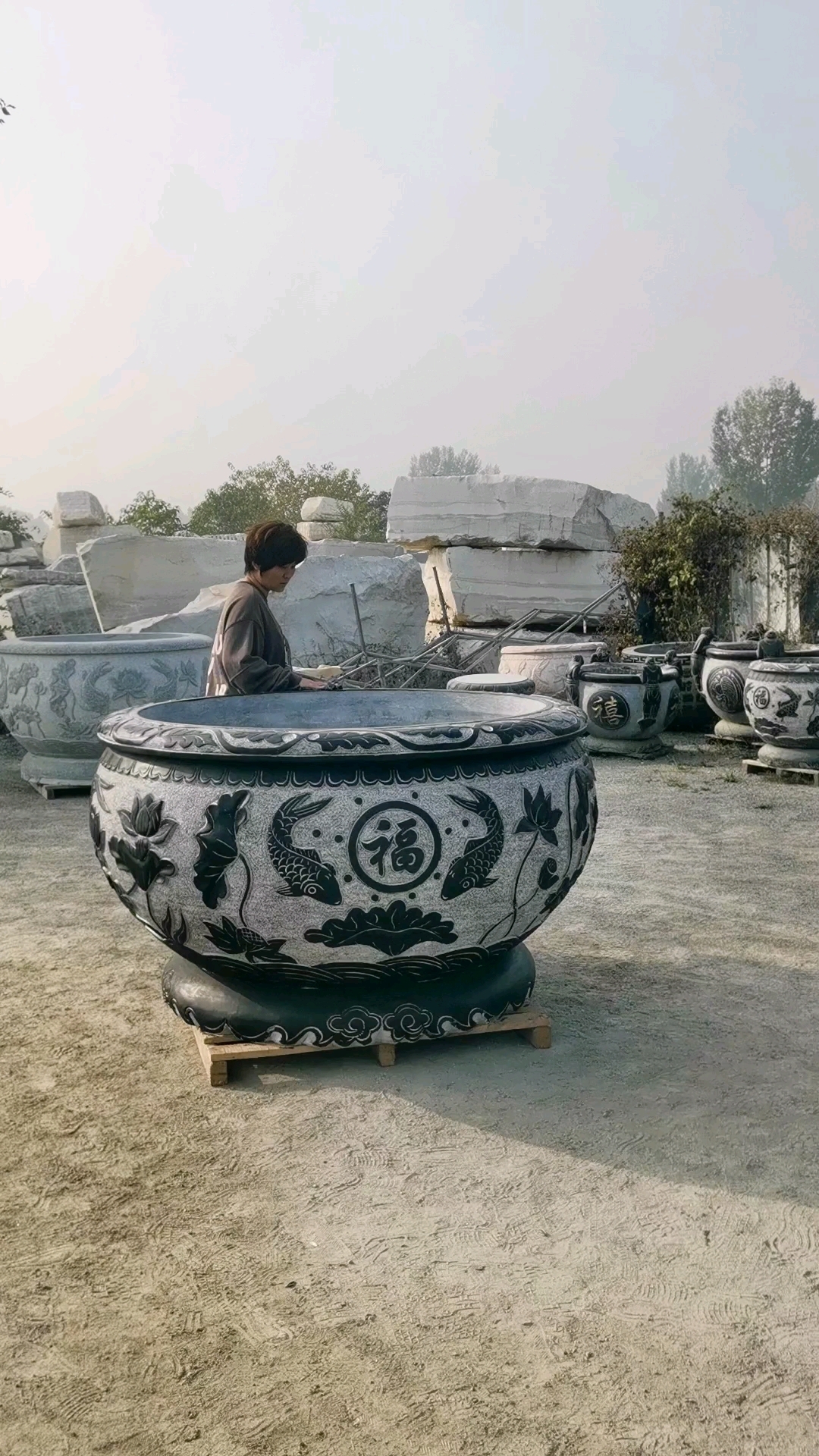 石雕鱼缸花盆青石水缸天然石头荷花缸养鱼池门海石缸