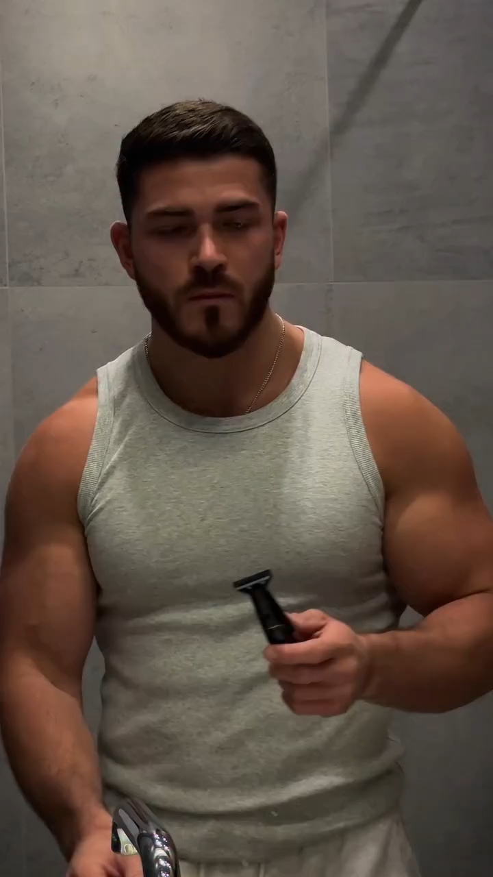 好喜欢的胡子男,真想和他一起