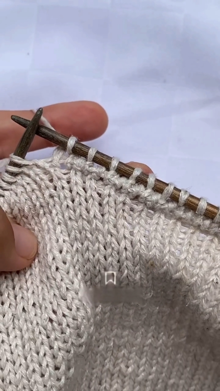 我是这样给毛衣收边的,简单效果很好