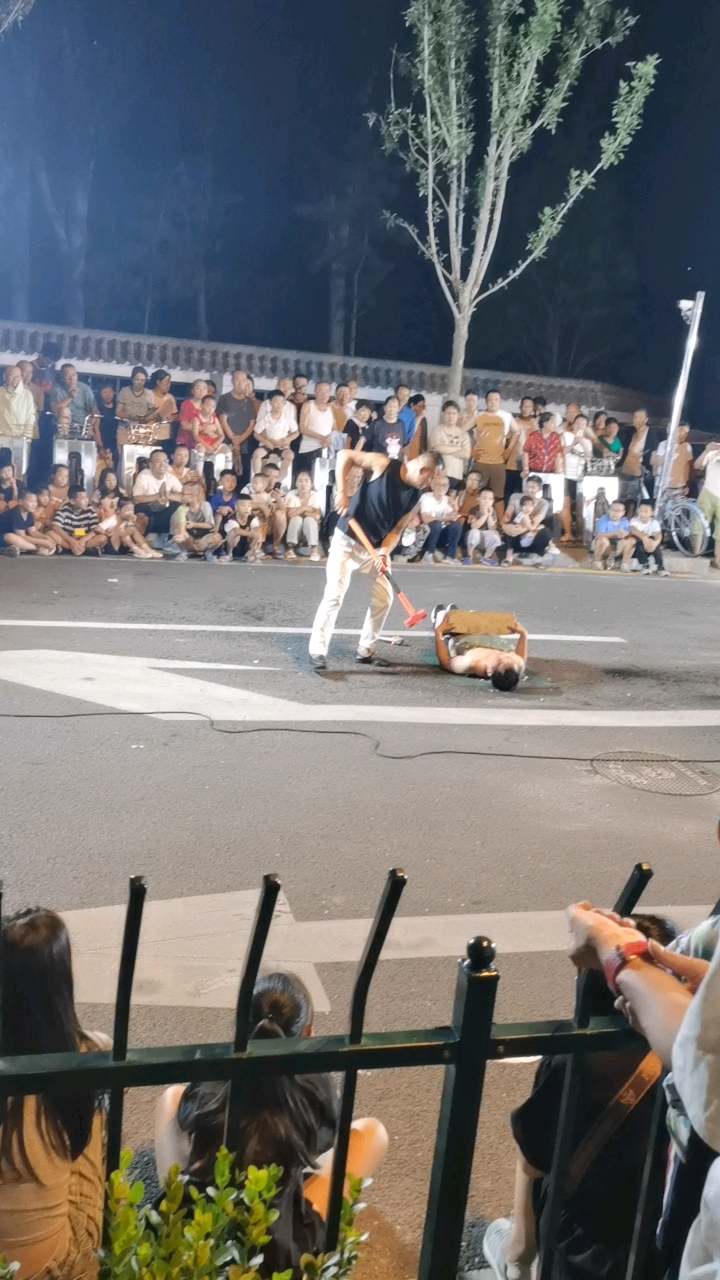 胸口碎大石,民间杂技时隔多年又看到了