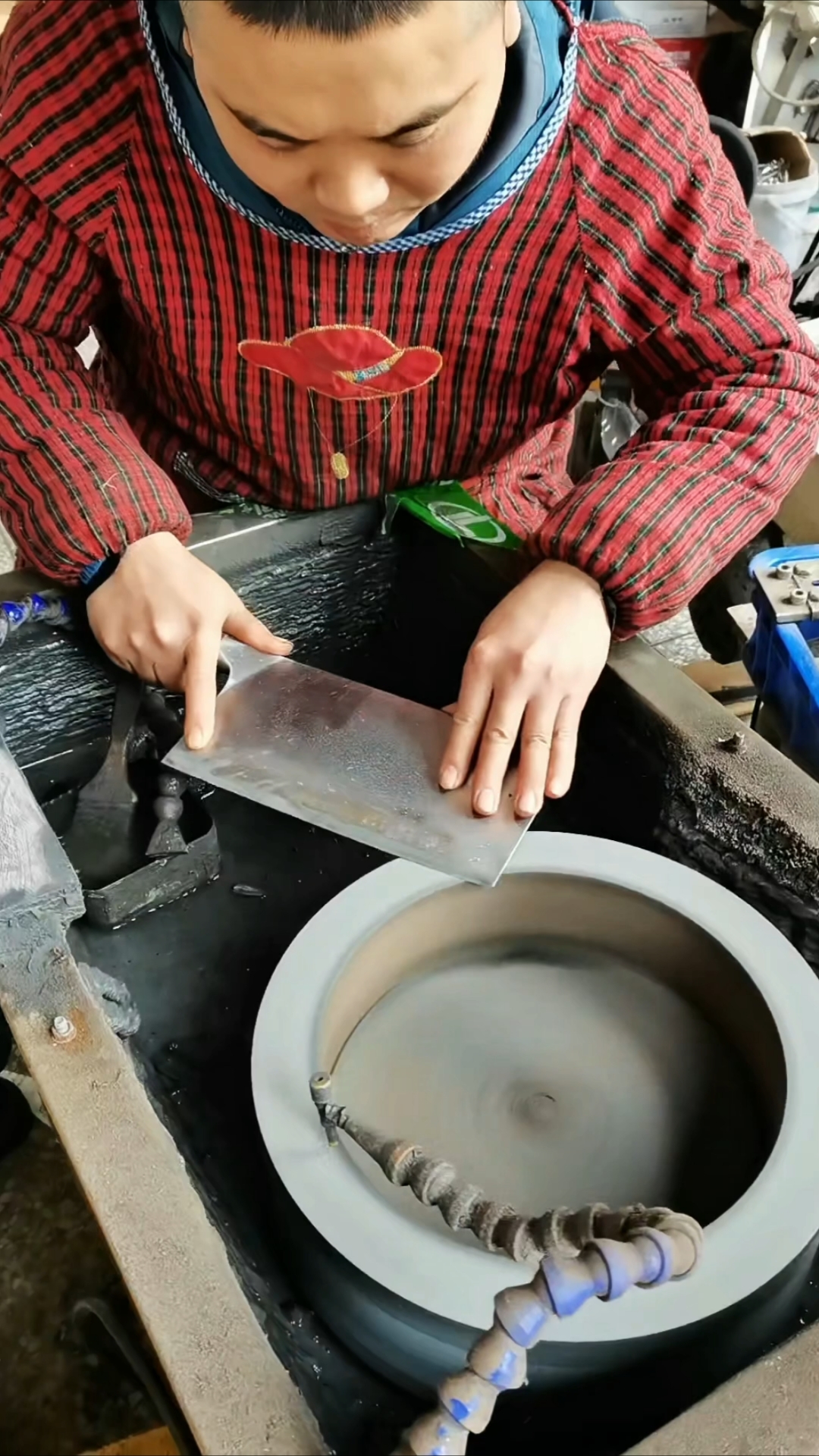 怎样用磨石磨菜刀