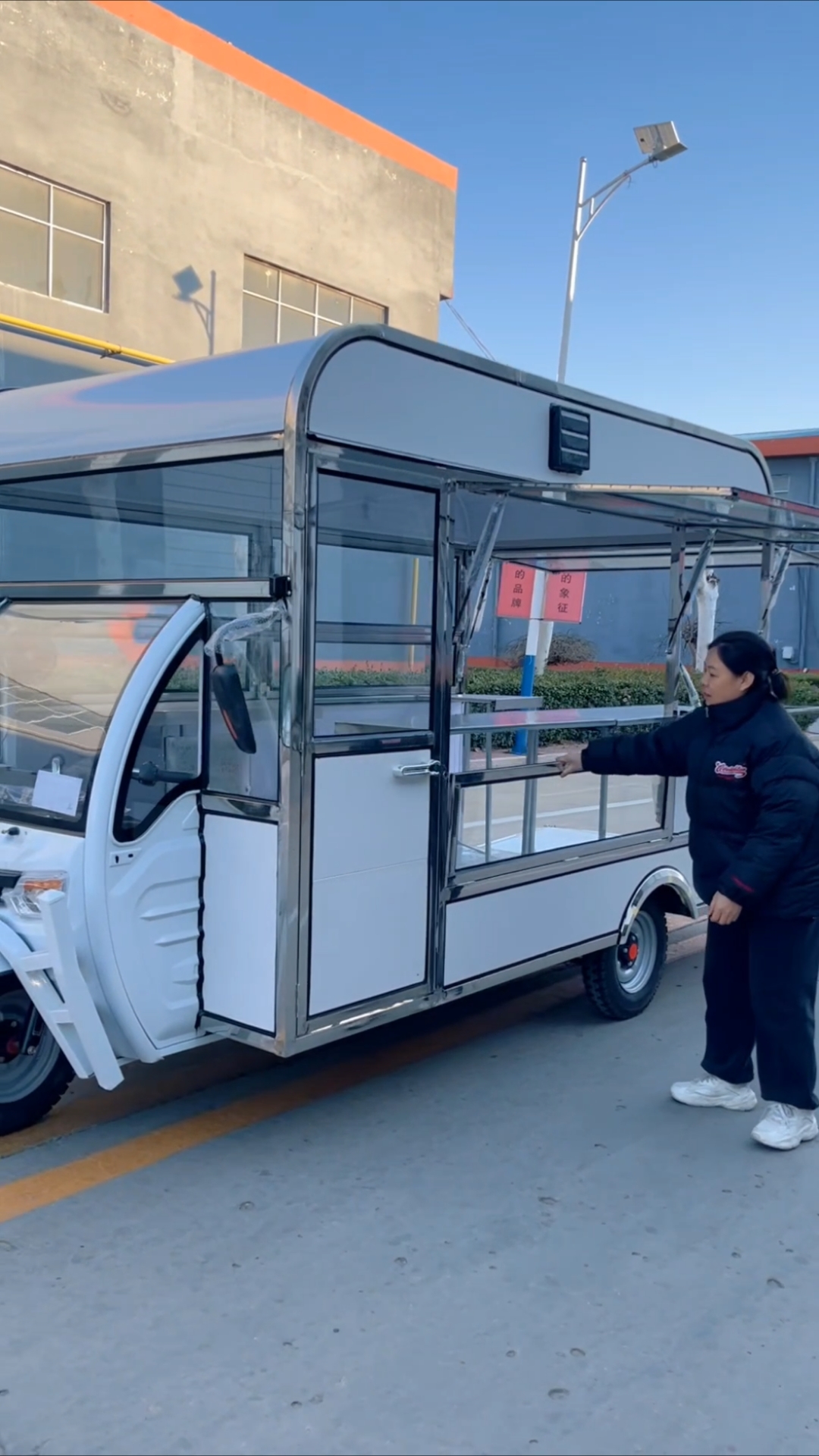 电动三轮厨房一体餐车