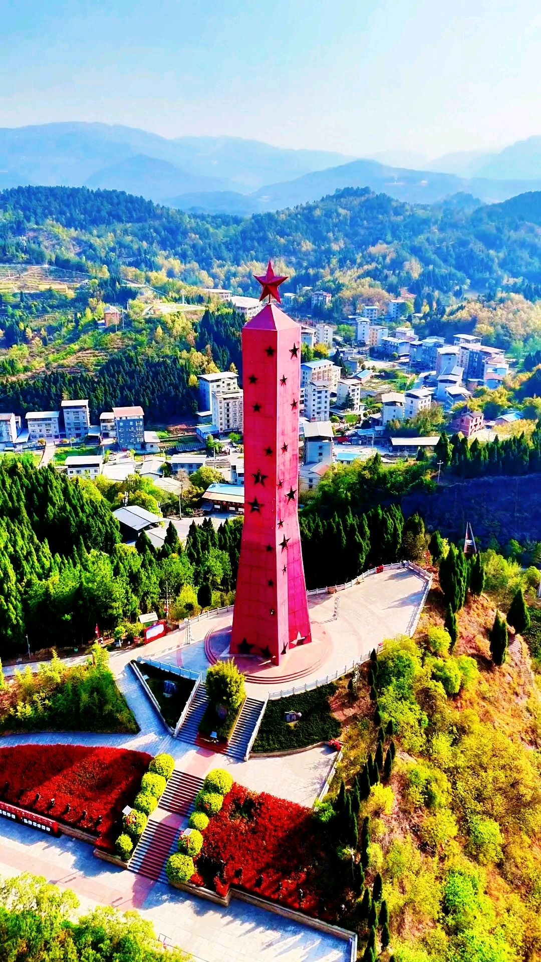 红星塔在红星公园绽放光芒,成为广元这座城市不朽的精神坐标
