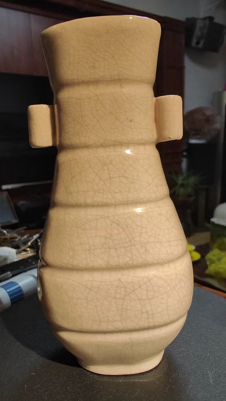 宋代柴窑柴世宗作品开片超薄胎贯耳瓶